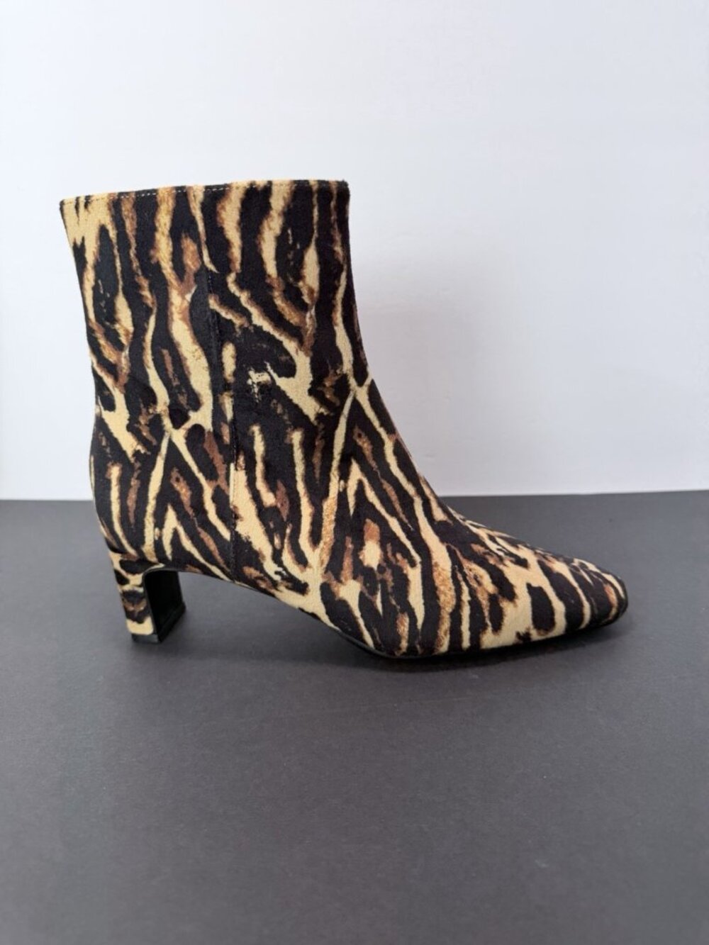 A New Day Women’s Tiger Animal Print Ankle Boots Kitten Heel Sz 6. Brown Black
